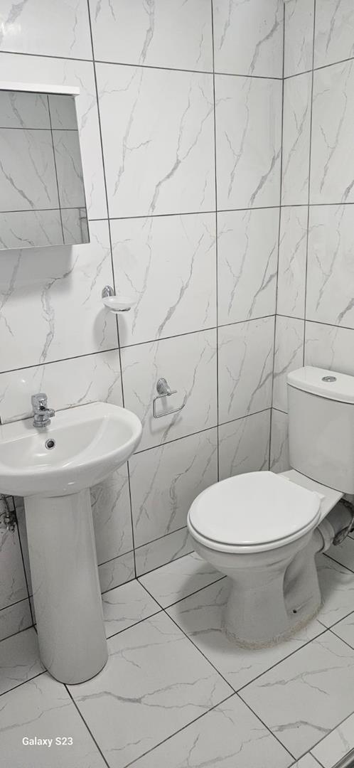 1 Bedroom Property for Sale in Waverley Gauteng