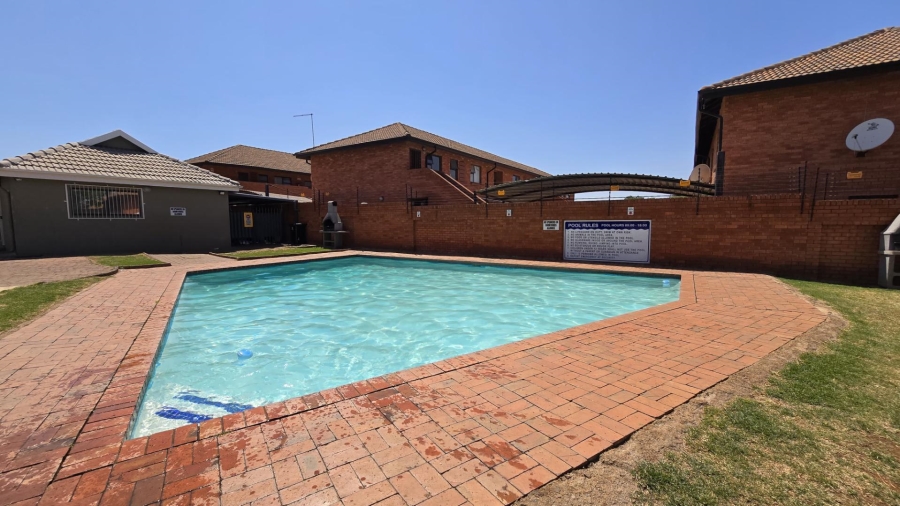 2 Bedroom Property for Sale in Florentia Gauteng