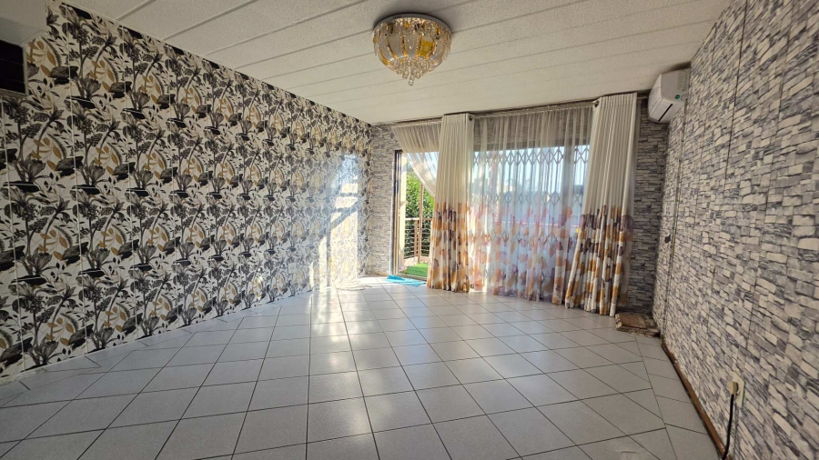 2 Bedroom Property for Sale in Glenvista Gauteng