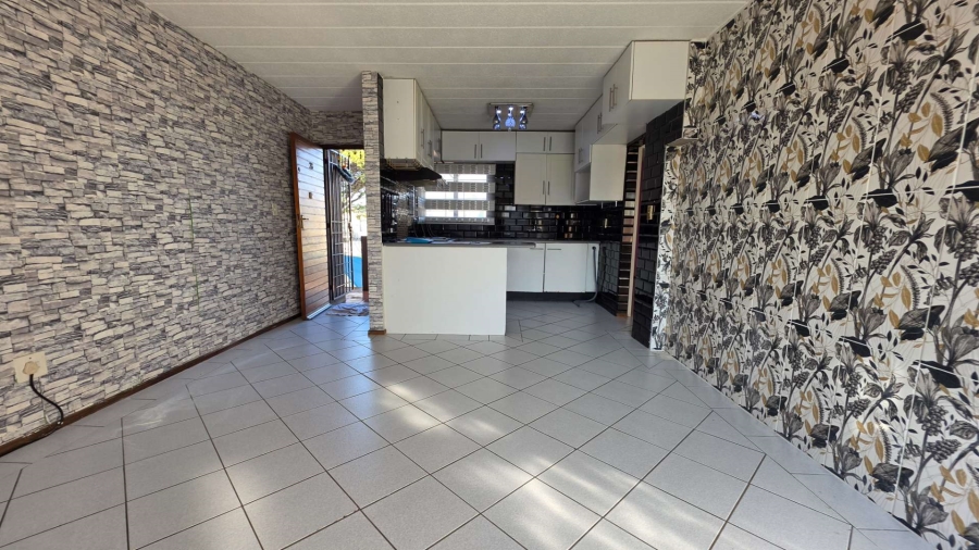 2 Bedroom Property for Sale in Glenvista Gauteng