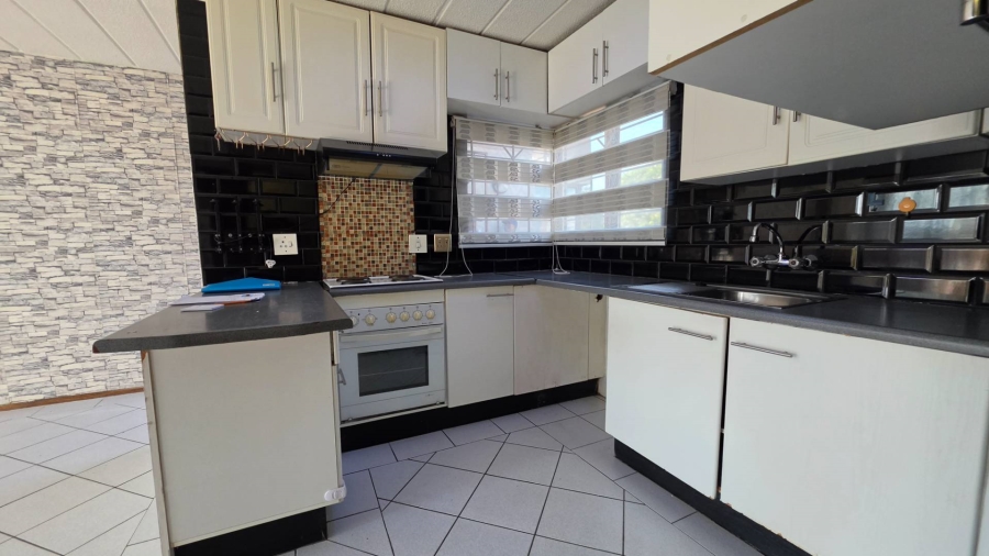 2 Bedroom Property for Sale in Glenvista Gauteng