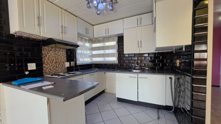 2 Bedroom Property for Sale in Glenvista Gauteng