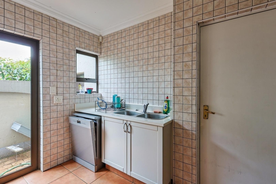 To Let 5 Bedroom Property for Rent in Silver Lakes Gauteng