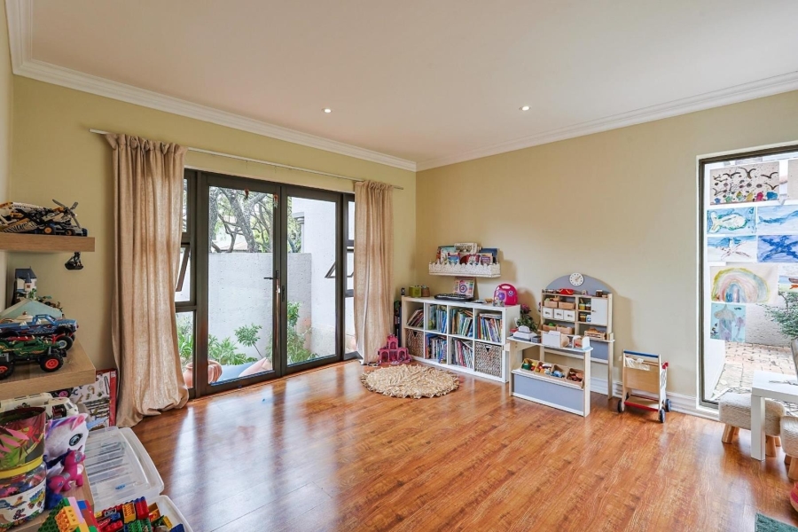 To Let 5 Bedroom Property for Rent in Silver Lakes Gauteng