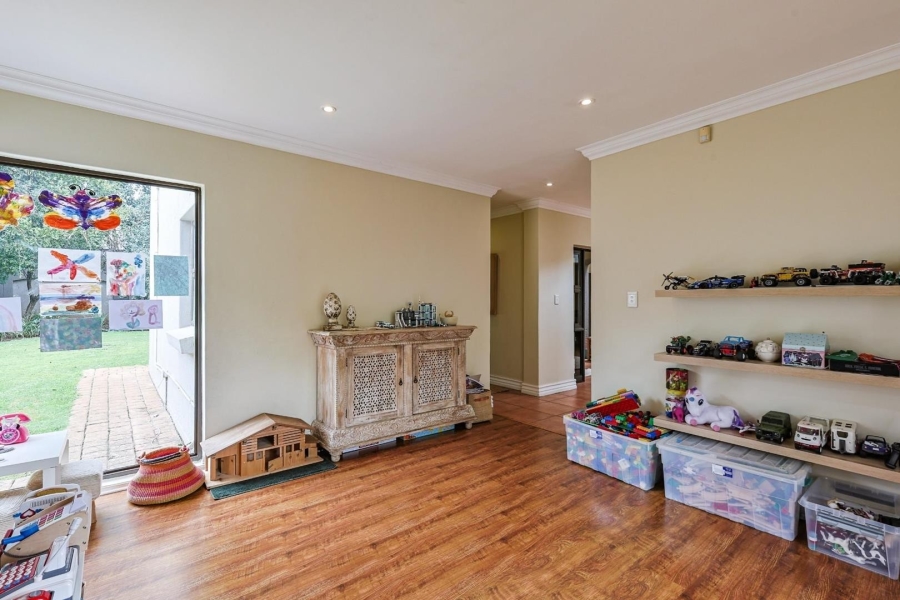 To Let 5 Bedroom Property for Rent in Silver Lakes Gauteng