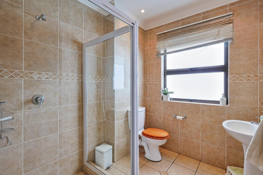 To Let 5 Bedroom Property for Rent in Silver Lakes Gauteng