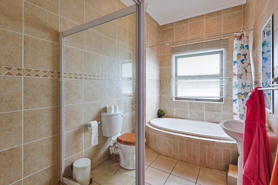 To Let 5 Bedroom Property for Rent in Silver Lakes Gauteng