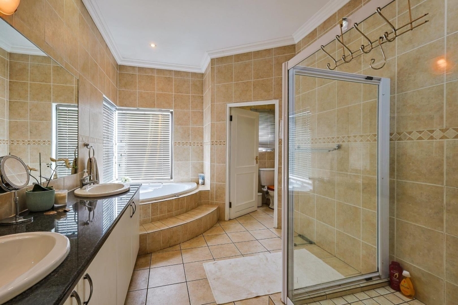 To Let 5 Bedroom Property for Rent in Silver Lakes Gauteng