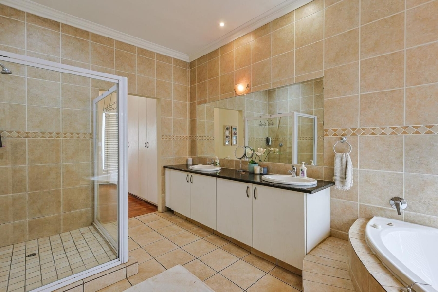 To Let 5 Bedroom Property for Rent in Silver Lakes Gauteng