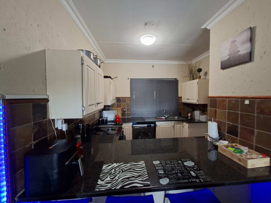 To Let 1 Bedroom Property for Rent in Weltevreden Park Gauteng