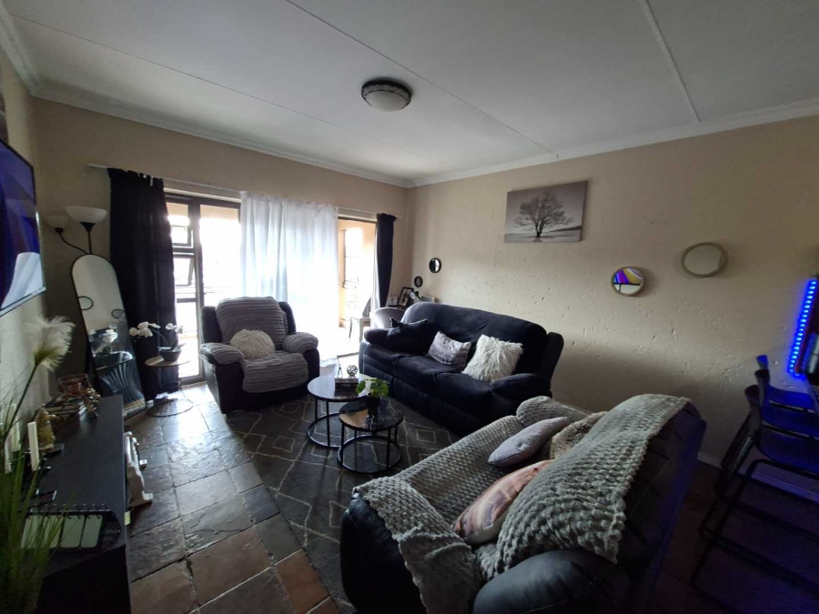 To Let 1 Bedroom Property for Rent in Weltevreden Park Gauteng