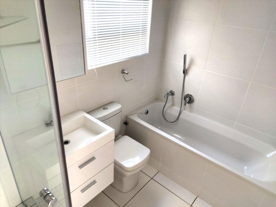 To Let 1 Bedroom Property for Rent in Fourways Gauteng