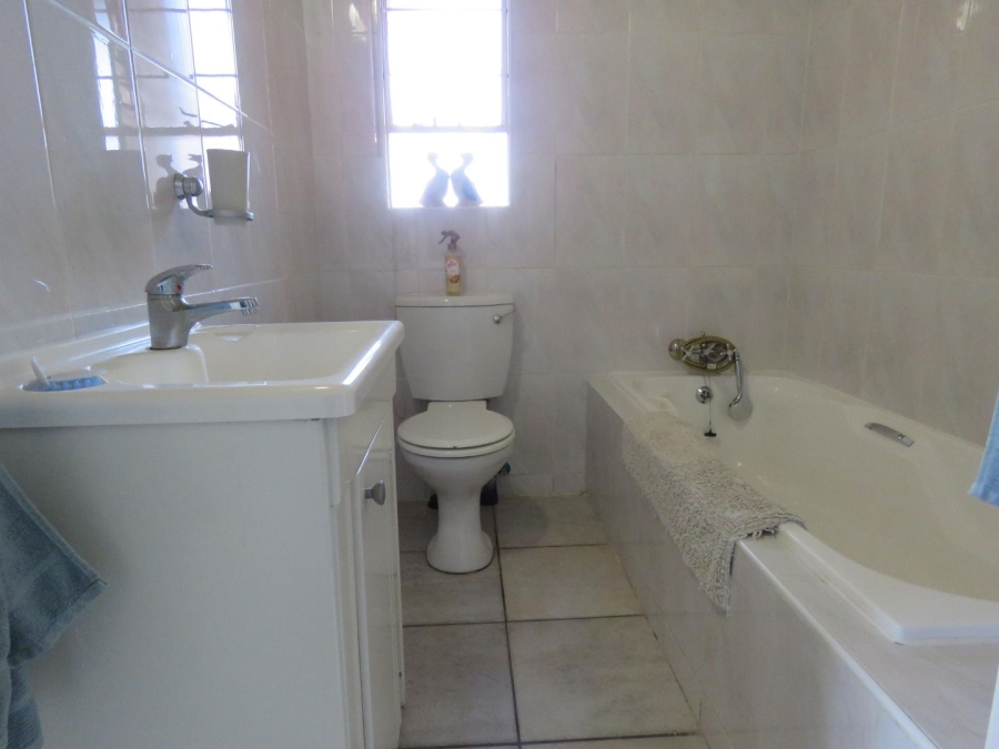 2 Bedroom Property for Sale in New Redruth Gauteng