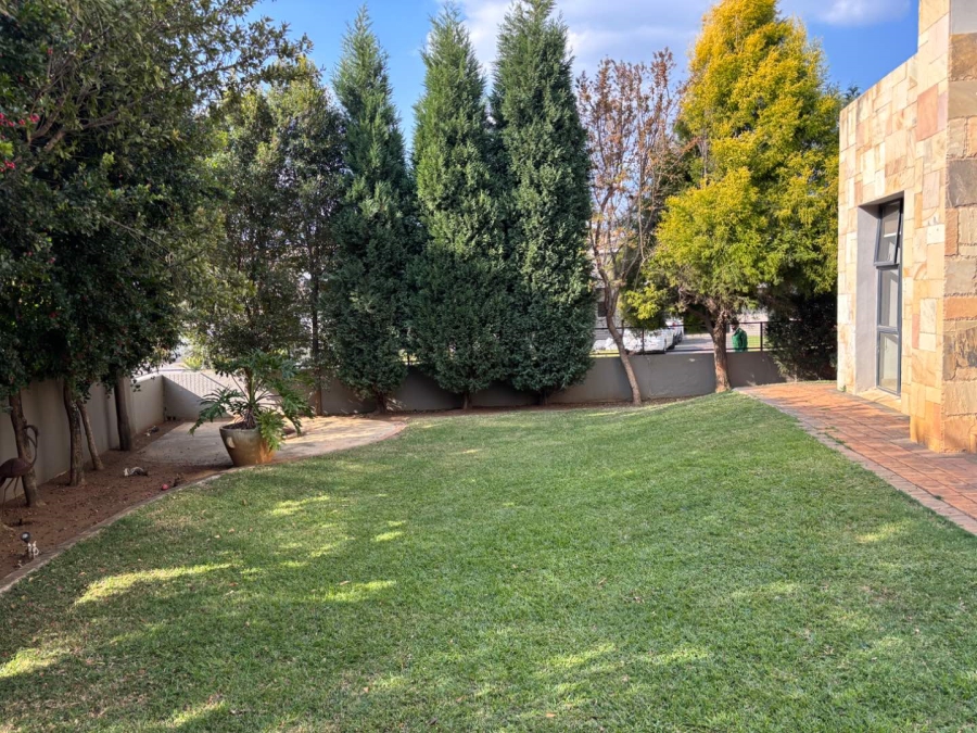 To Let 3 Bedroom Property for Rent in Lombardy Estate Gauteng