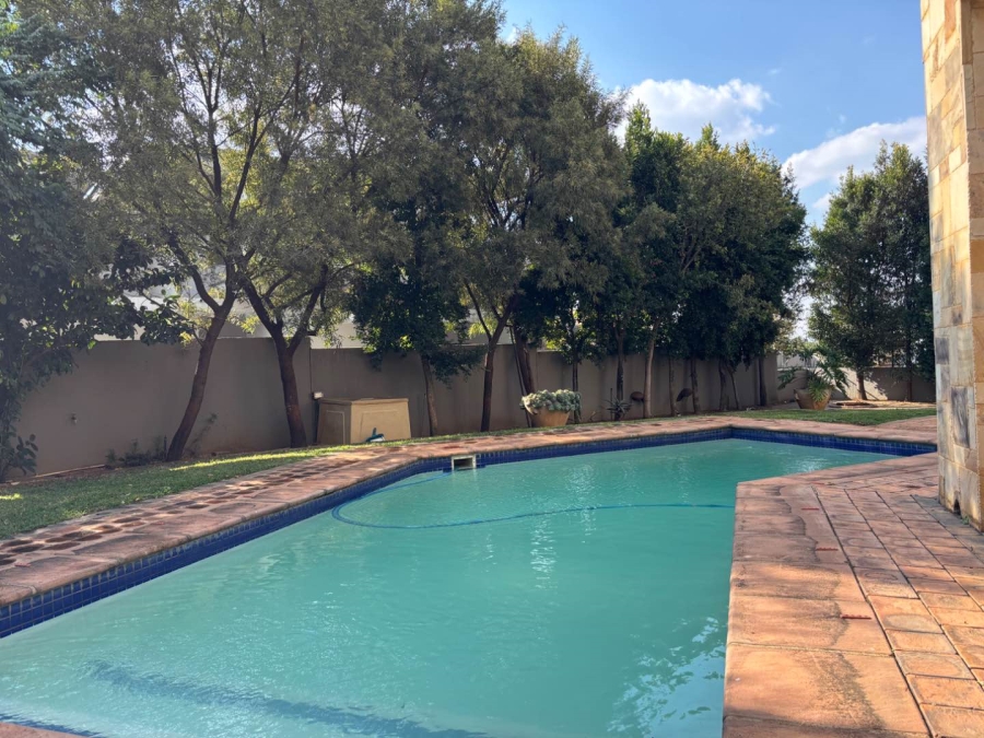 To Let 3 Bedroom Property for Rent in Lombardy Estate Gauteng