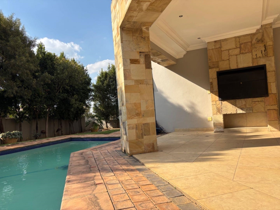 To Let 3 Bedroom Property for Rent in Lombardy Estate Gauteng