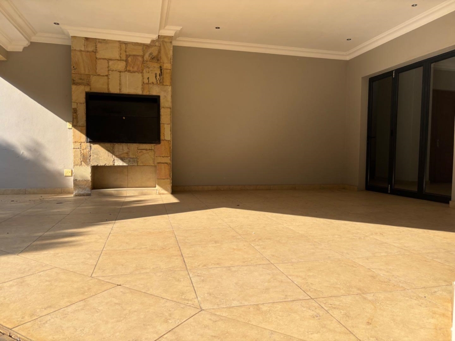 To Let 3 Bedroom Property for Rent in Lombardy Estate Gauteng