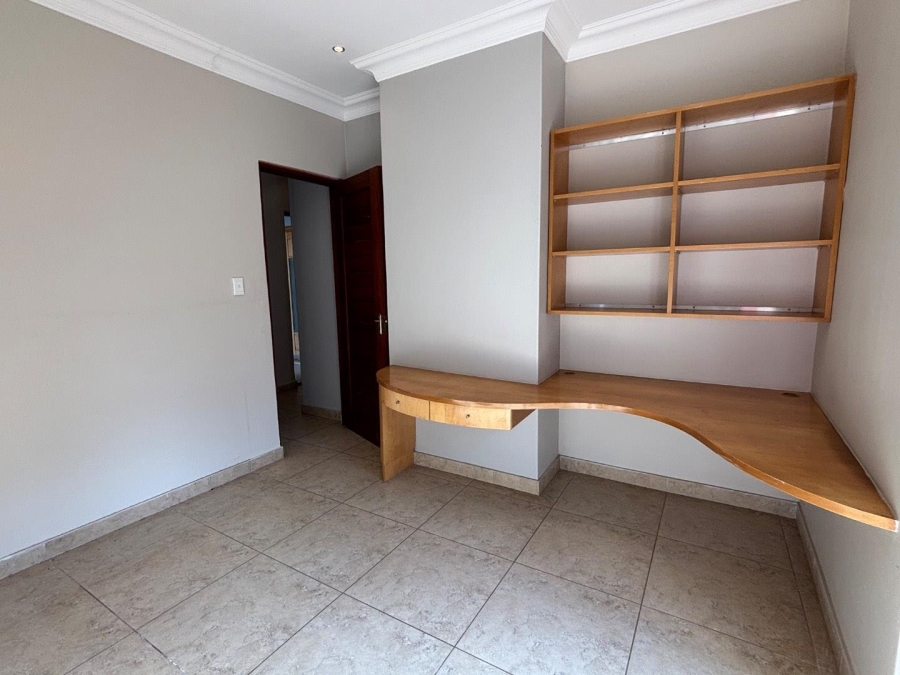 To Let 3 Bedroom Property for Rent in Lombardy Estate Gauteng