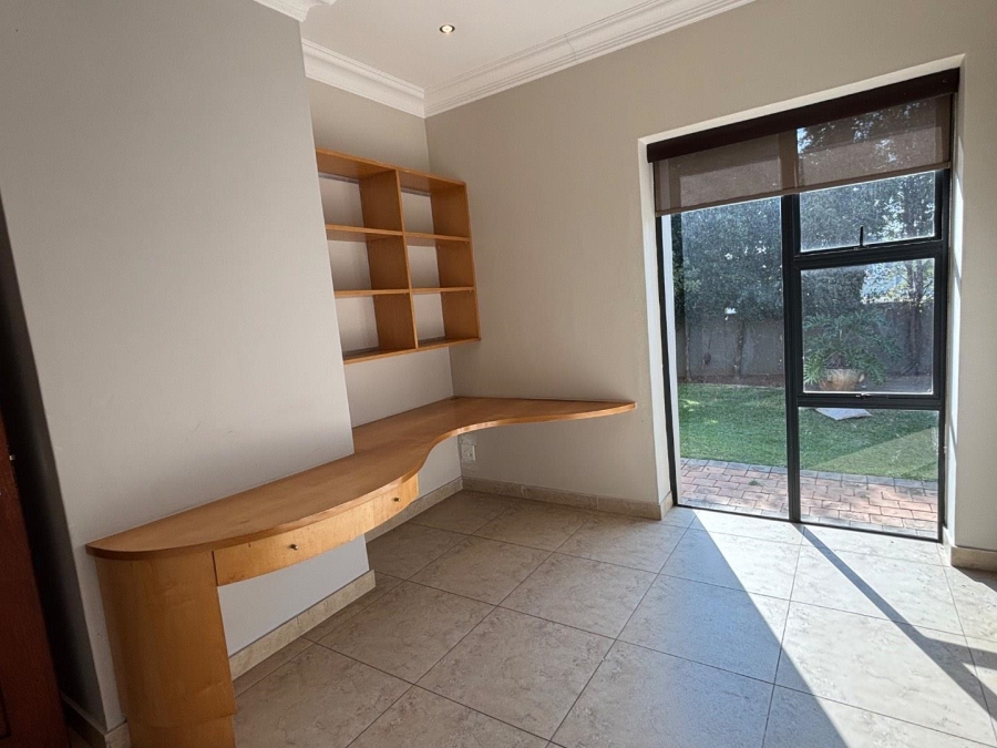 To Let 3 Bedroom Property for Rent in Lombardy Estate Gauteng