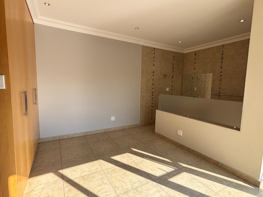To Let 3 Bedroom Property for Rent in Lombardy Estate Gauteng
