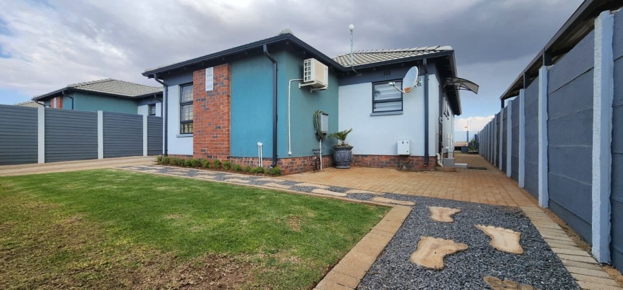 To Let 4 Bedroom Property for Rent in Sky City Gauteng