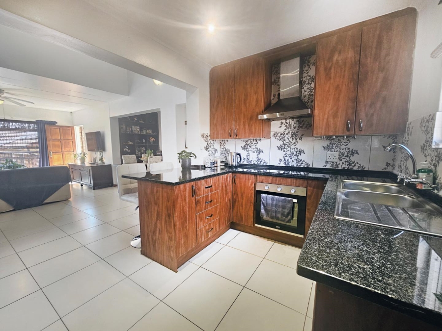 3 Bedroom Property for Sale in Honeydew Ridge Gauteng
