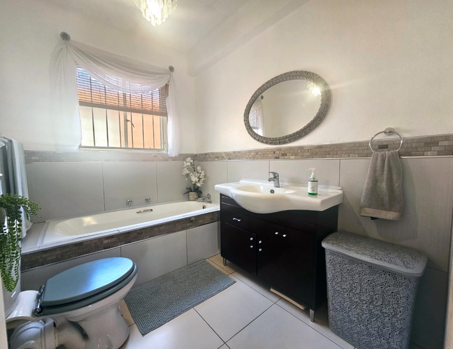 3 Bedroom Property for Sale in Honeydew Ridge Gauteng