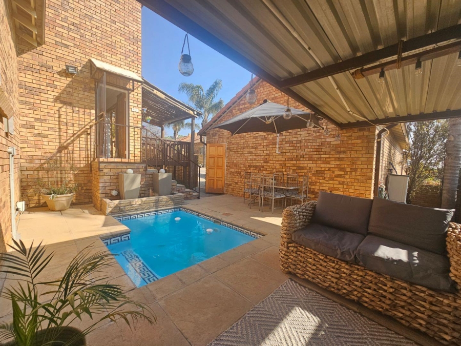 3 Bedroom Property for Sale in Honeydew Ridge Gauteng