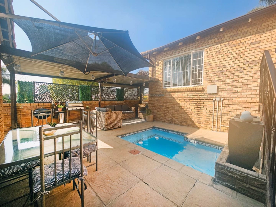 3 Bedroom Property for Sale in Honeydew Ridge Gauteng