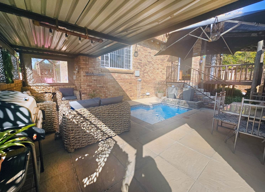 3 Bedroom Property for Sale in Honeydew Ridge Gauteng