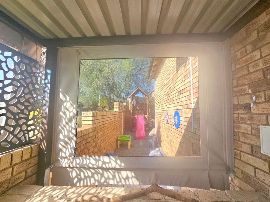 3 Bedroom Property for Sale in Honeydew Ridge Gauteng