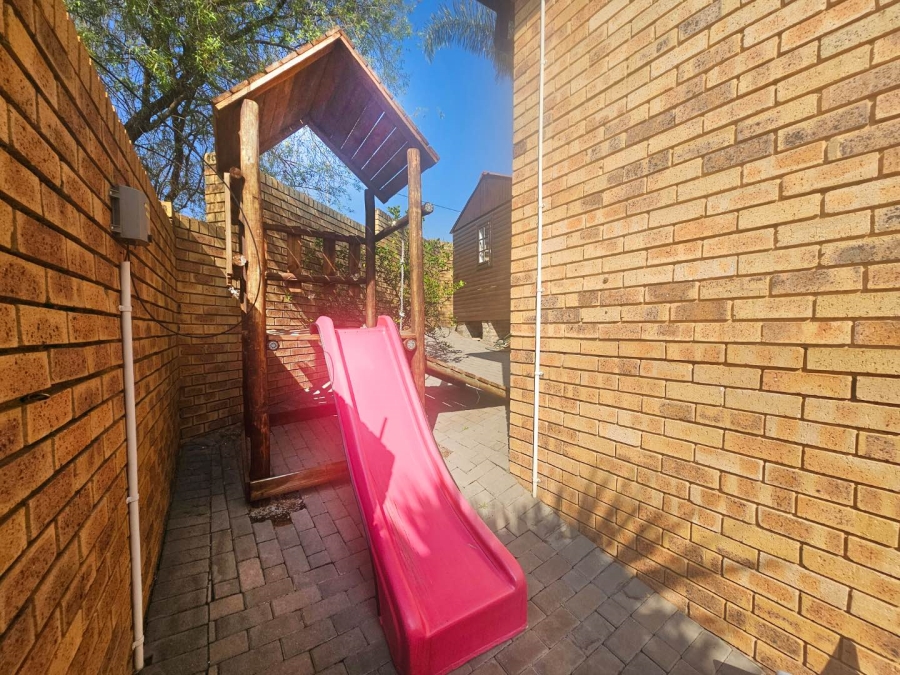 3 Bedroom Property for Sale in Honeydew Ridge Gauteng