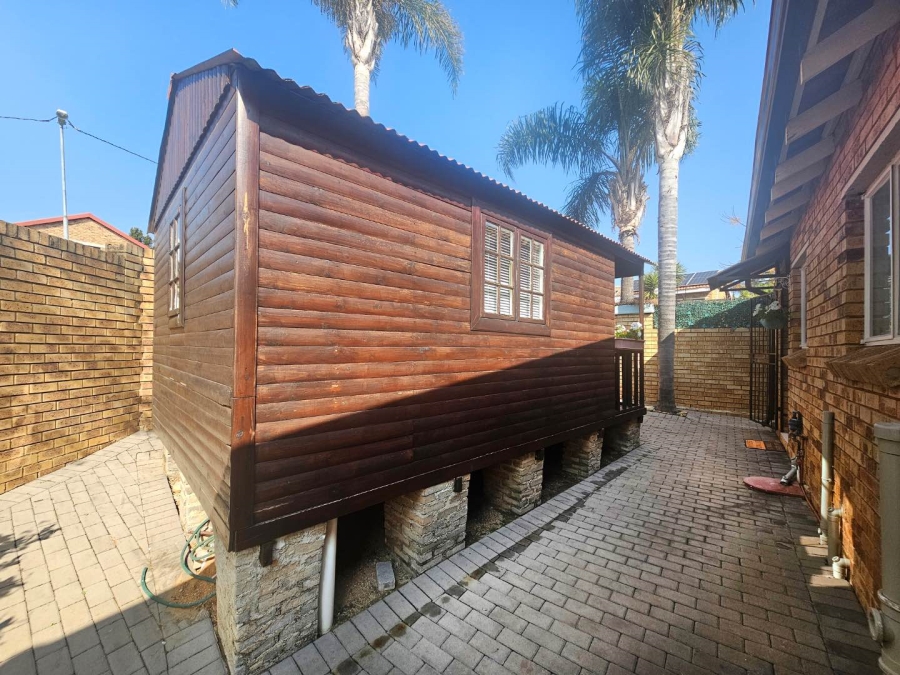 3 Bedroom Property for Sale in Honeydew Ridge Gauteng