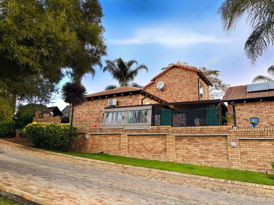 3 Bedroom Property for Sale in Honeydew Ridge Gauteng