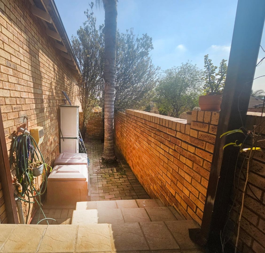 3 Bedroom Property for Sale in Honeydew Ridge Gauteng