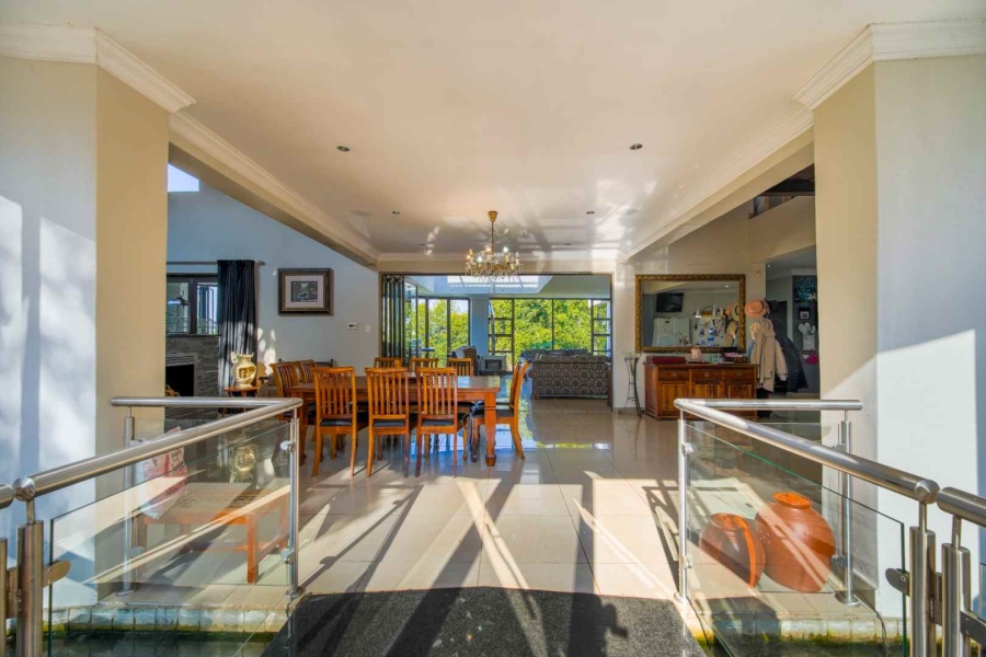 6 Bedroom Property for Sale in Zwavelpoort Gauteng