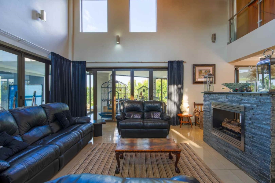 6 Bedroom Property for Sale in Zwavelpoort Gauteng