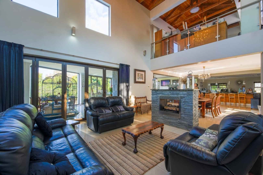 6 Bedroom Property for Sale in Zwavelpoort Gauteng