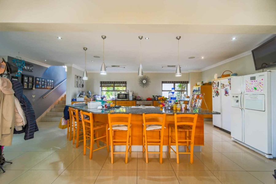 6 Bedroom Property for Sale in Zwavelpoort Gauteng