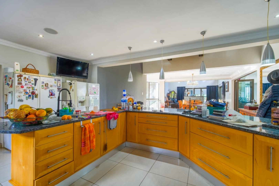 6 Bedroom Property for Sale in Zwavelpoort Gauteng