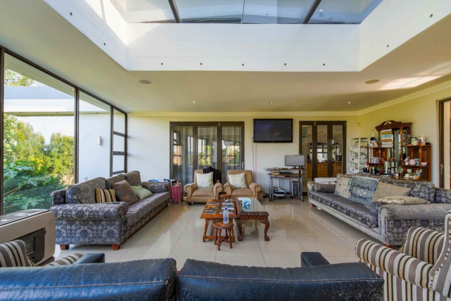 6 Bedroom Property for Sale in Zwavelpoort Gauteng