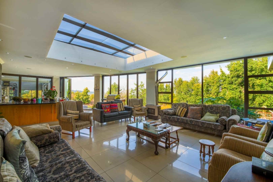 6 Bedroom Property for Sale in Zwavelpoort Gauteng