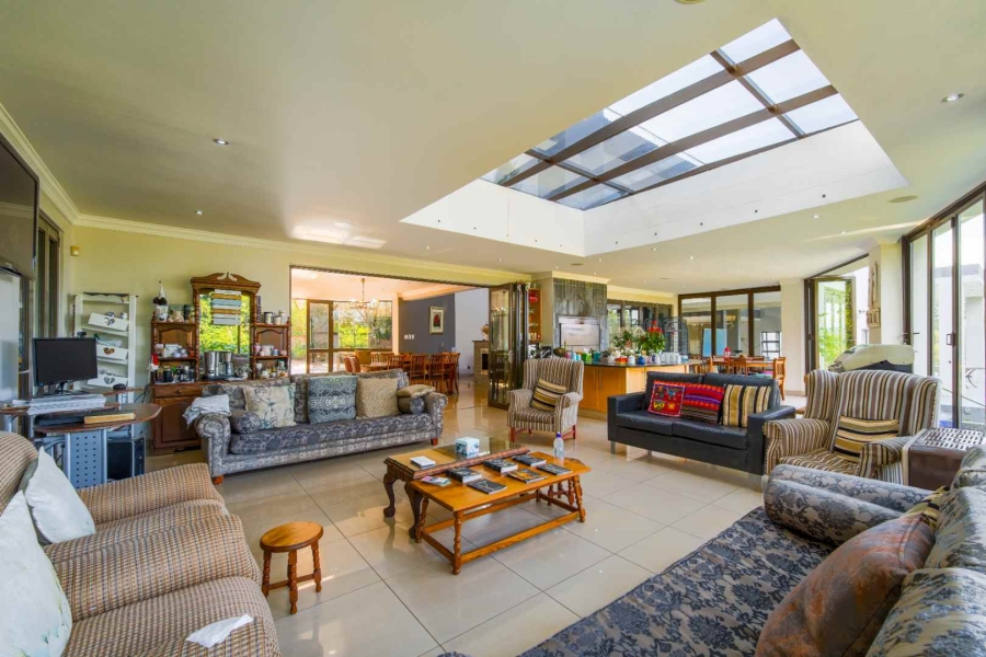 6 Bedroom Property for Sale in Zwavelpoort Gauteng
