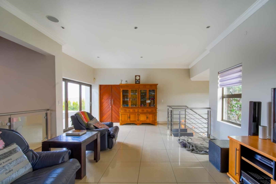 6 Bedroom Property for Sale in Zwavelpoort Gauteng