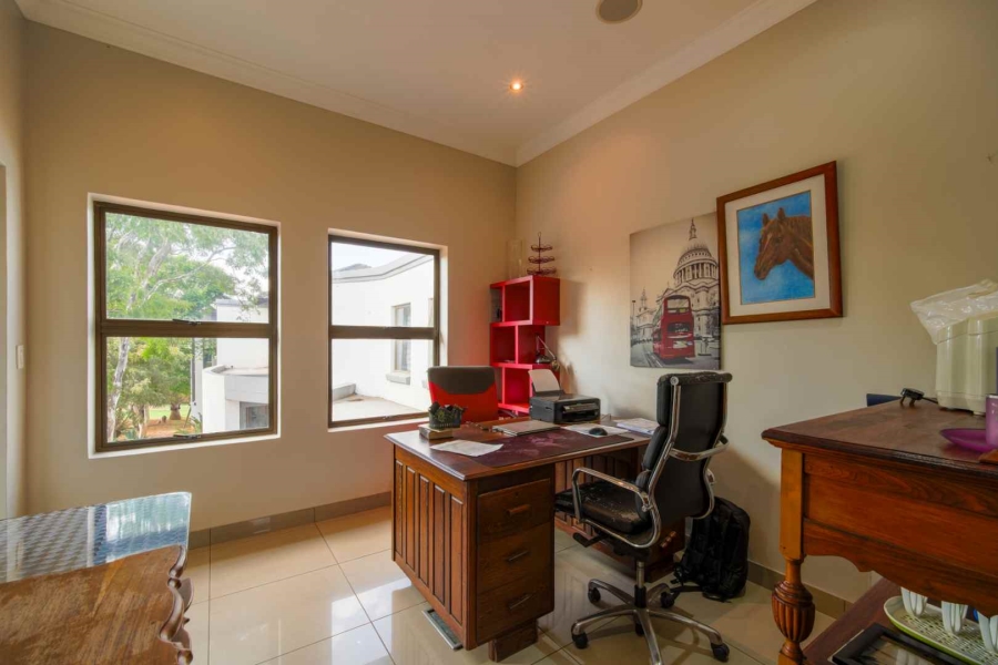 6 Bedroom Property for Sale in Zwavelpoort Gauteng