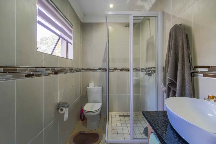 6 Bedroom Property for Sale in Zwavelpoort Gauteng