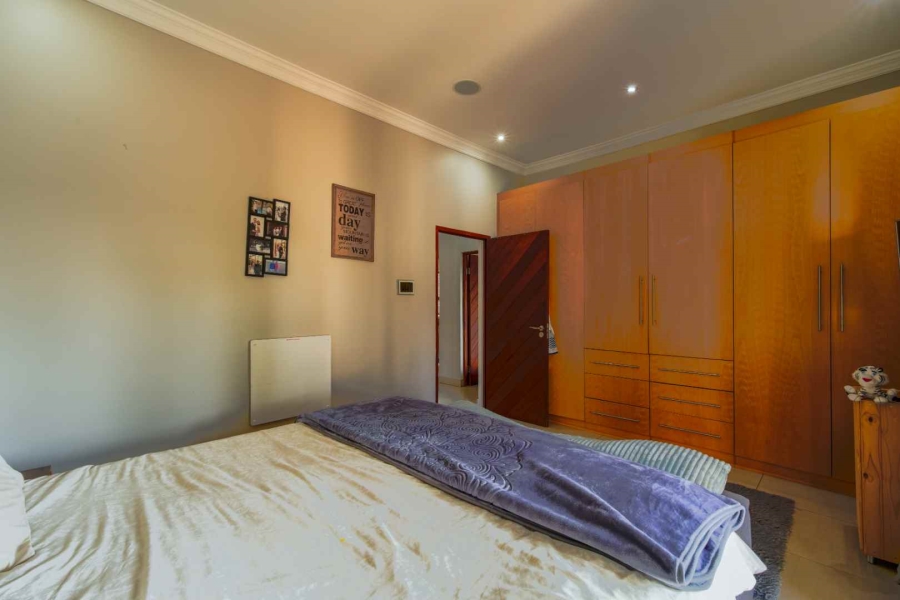 6 Bedroom Property for Sale in Zwavelpoort Gauteng