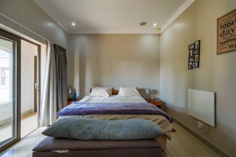 6 Bedroom Property for Sale in Zwavelpoort Gauteng
