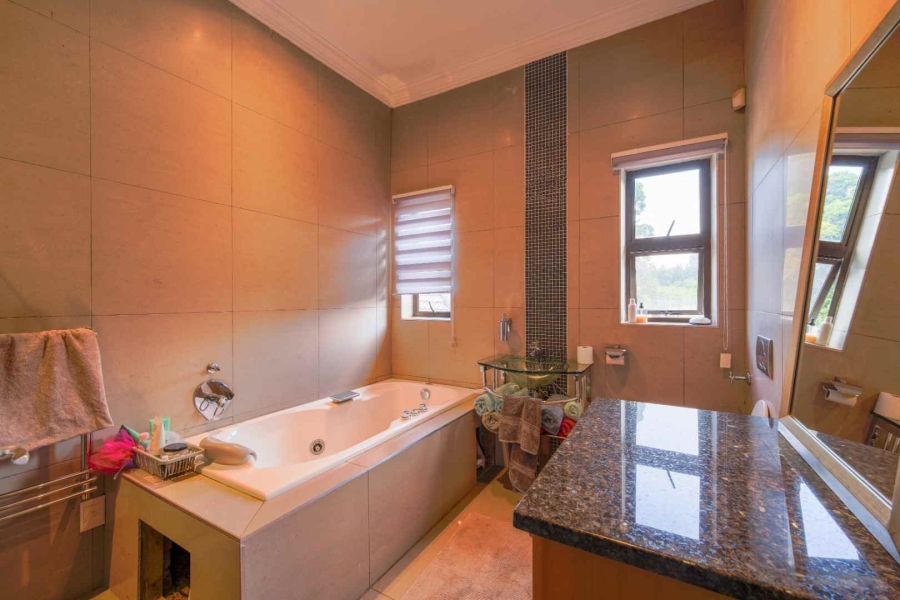 6 Bedroom Property for Sale in Zwavelpoort Gauteng