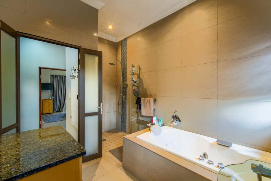 6 Bedroom Property for Sale in Zwavelpoort Gauteng